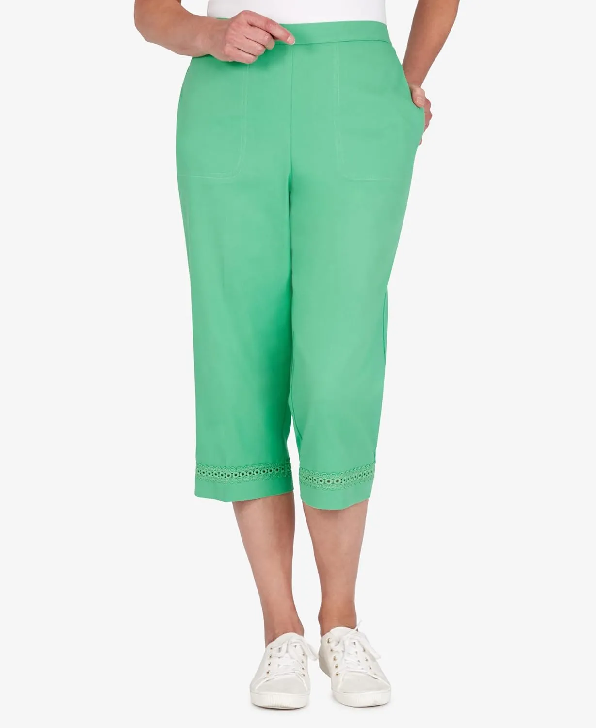 Alfred Dunner Women's Twill Regular Fit Capri