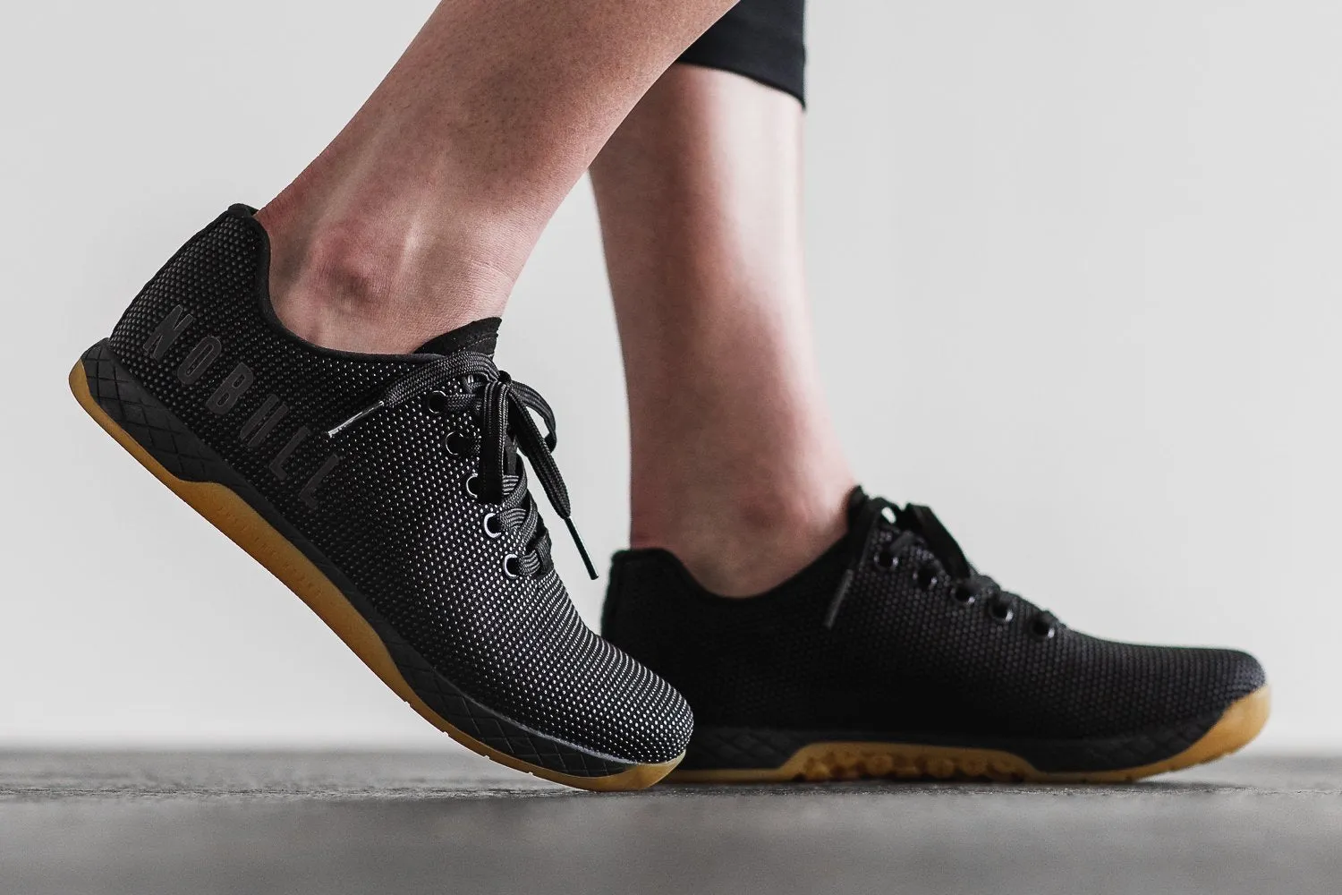 BLACK GUM TRAINER (WOMEN'S)