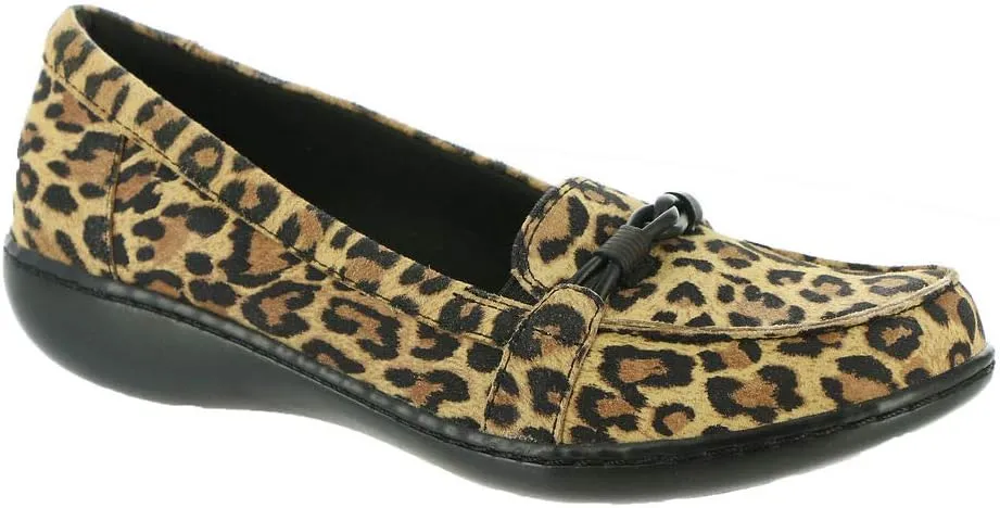 Clarks Women's Ashland Ballot Leather-9W Loafer