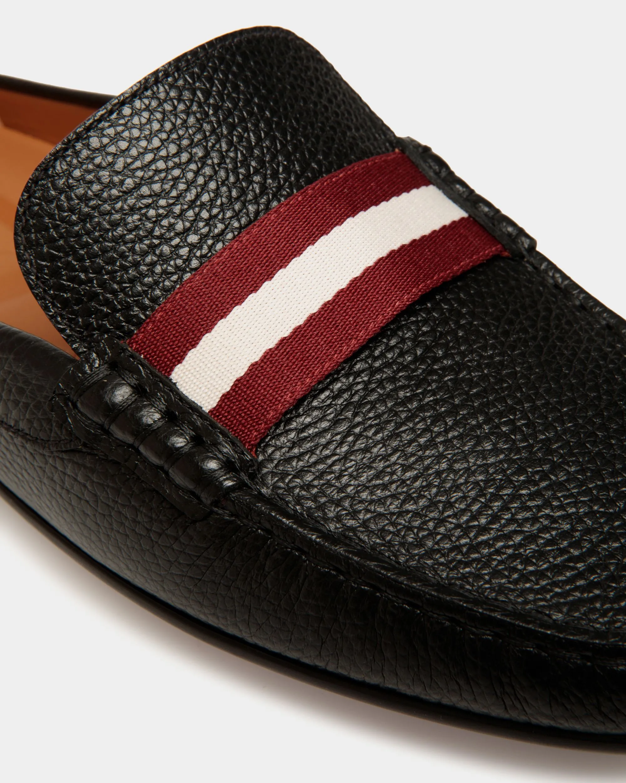 Clay Driver in Black Grained Leather