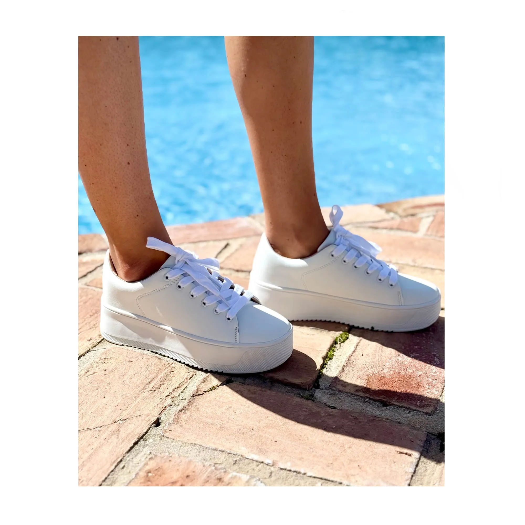 Como- Womens Lace up Contempoary Trainer-White