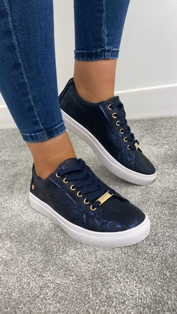 DEBBIE NAVY