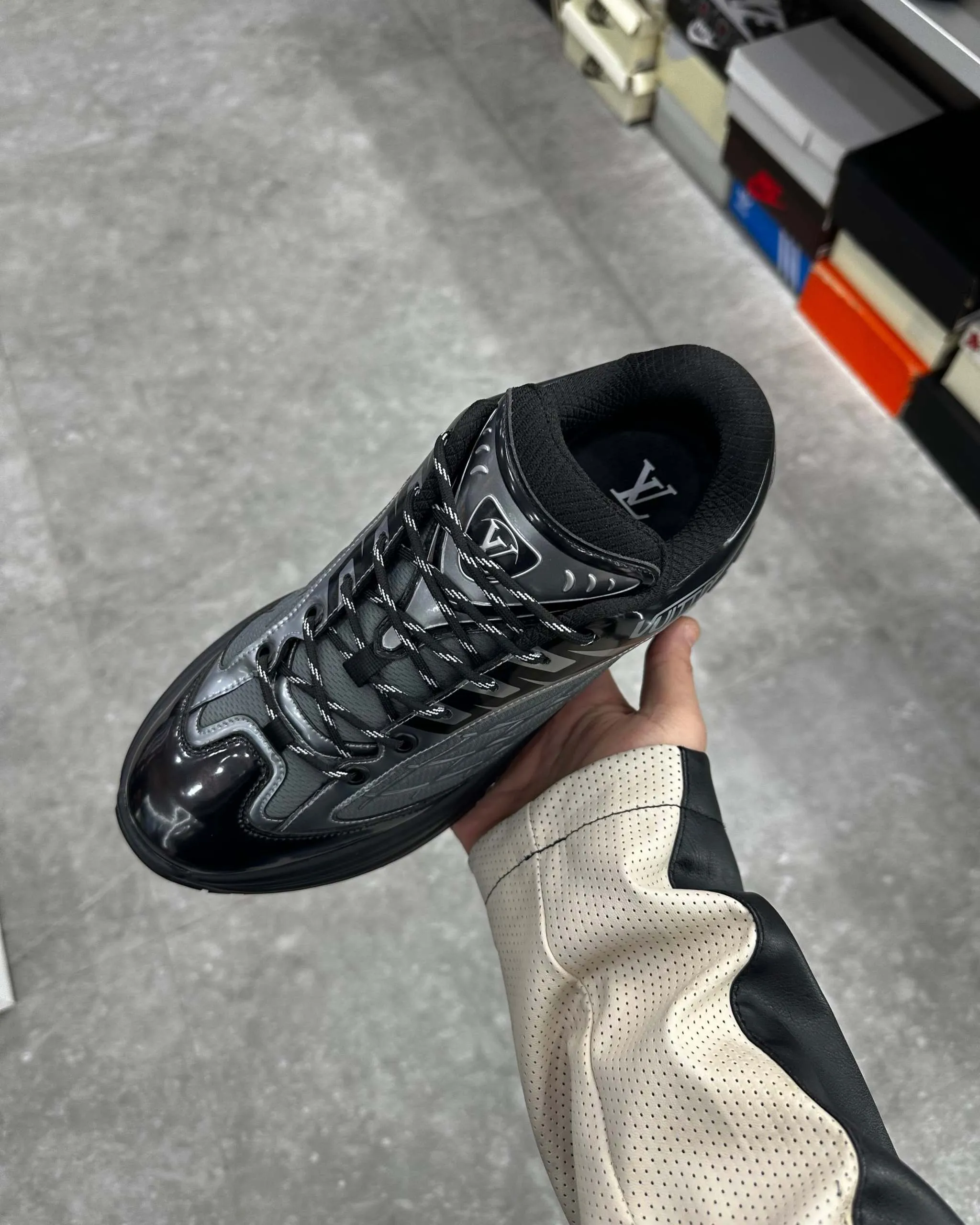 LV Discovery Lace Up