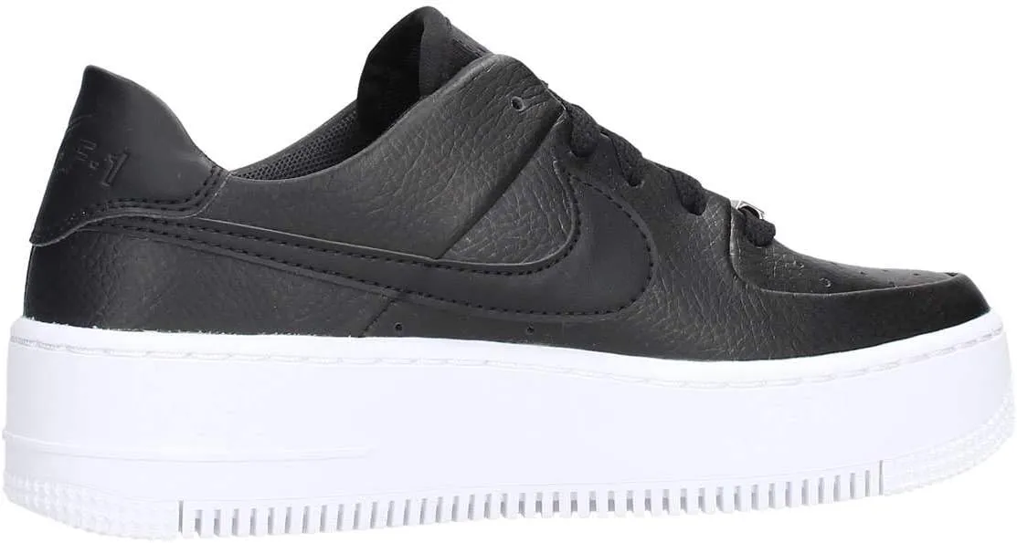 NIKE Women's Sneaker