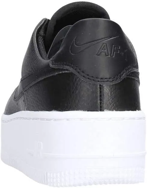 NIKE Women's Sneaker