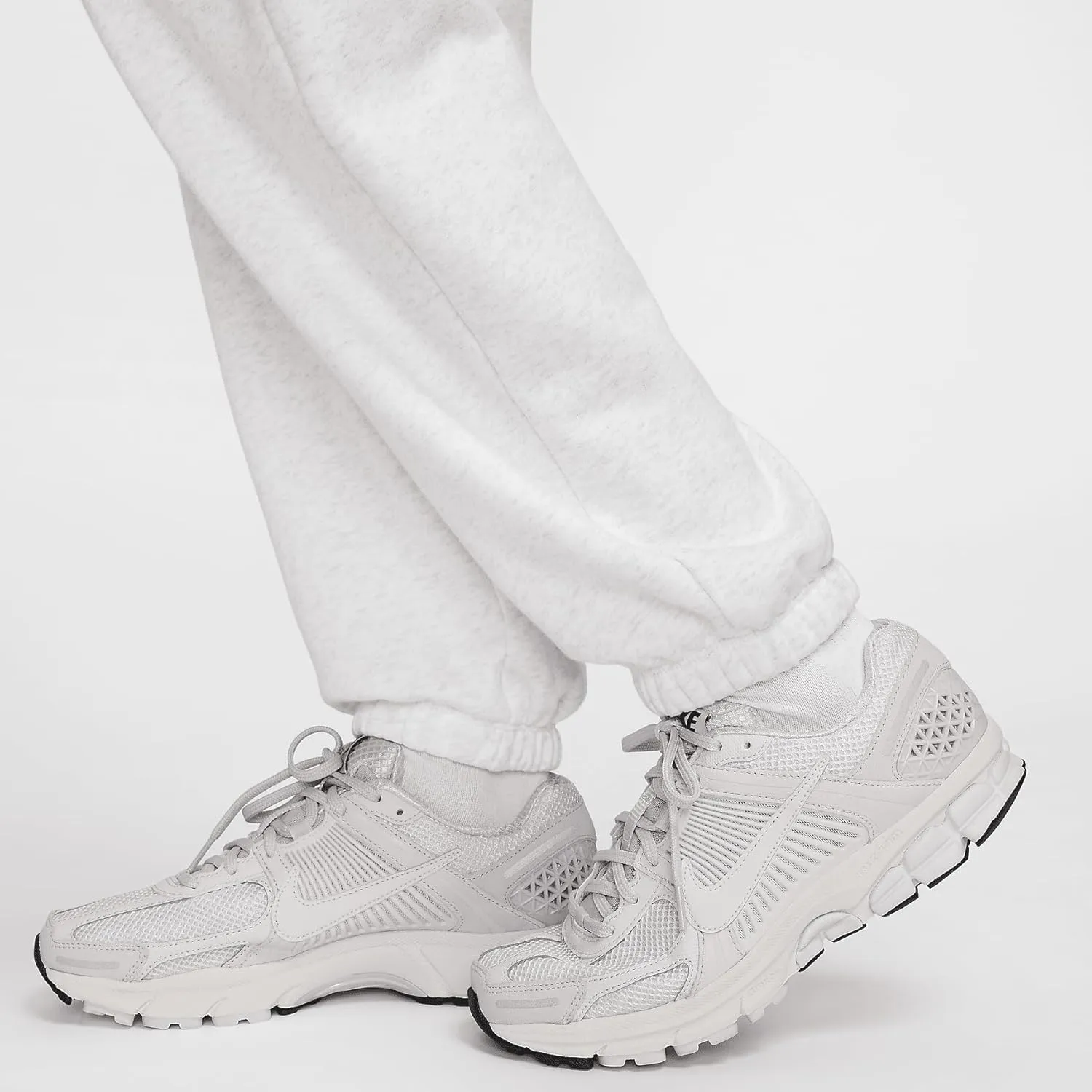 Nike Women's Sportswear Club Fleece Mid-Rise Oversized Cargo Sweatpants
