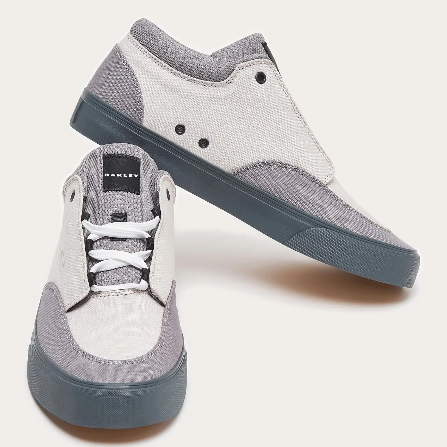 Oakley Men's Banks Low Canvas Sneaker