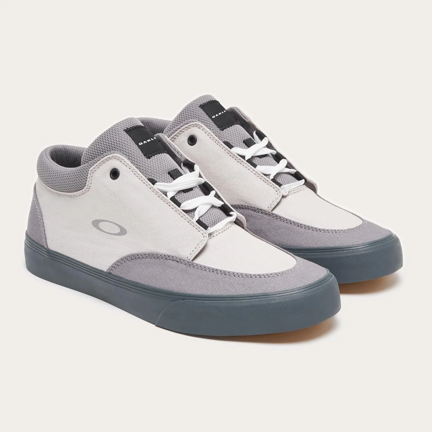 Oakley Men's Banks Low Canvas Sneaker