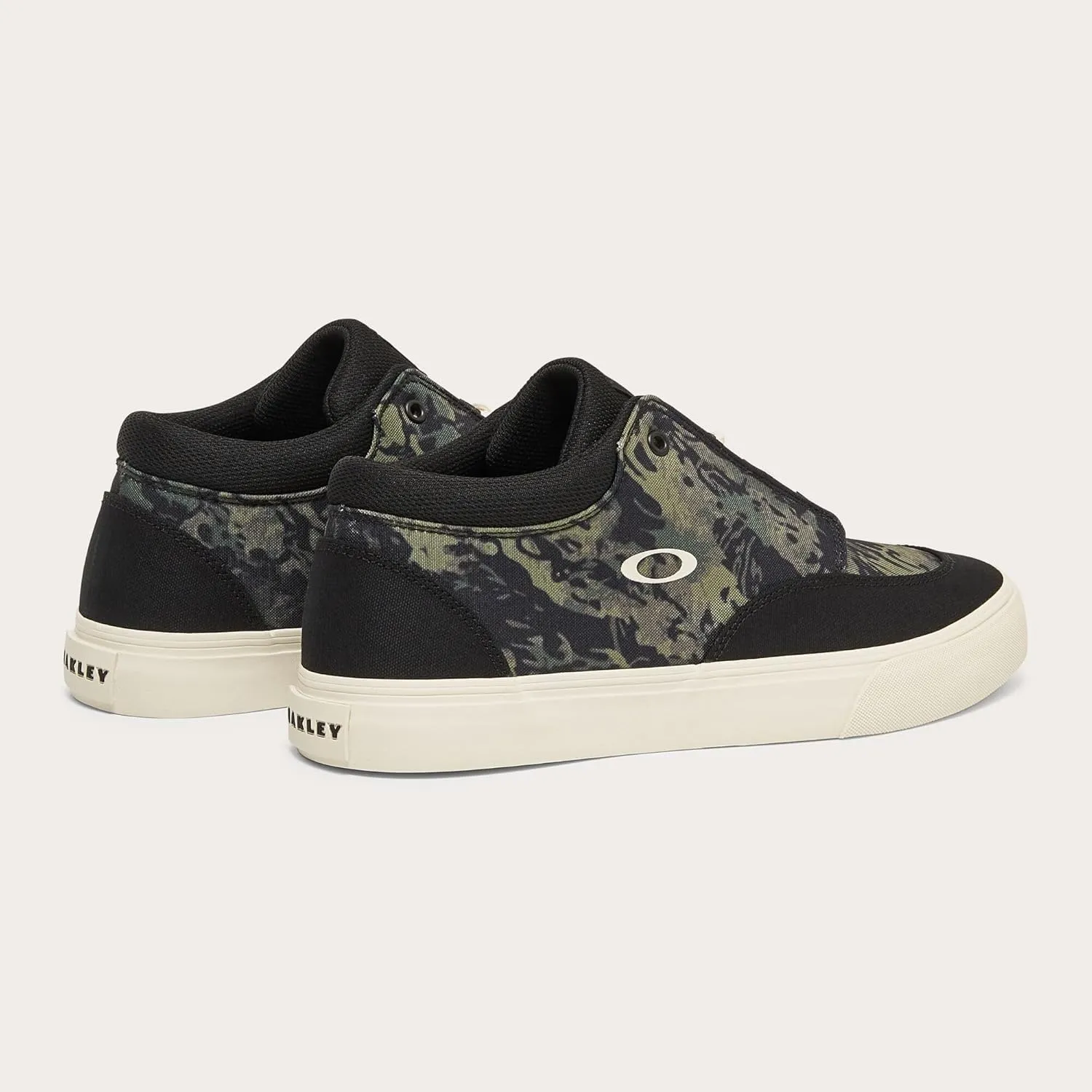 Oakley Men's Banks Low Canvas Sneaker