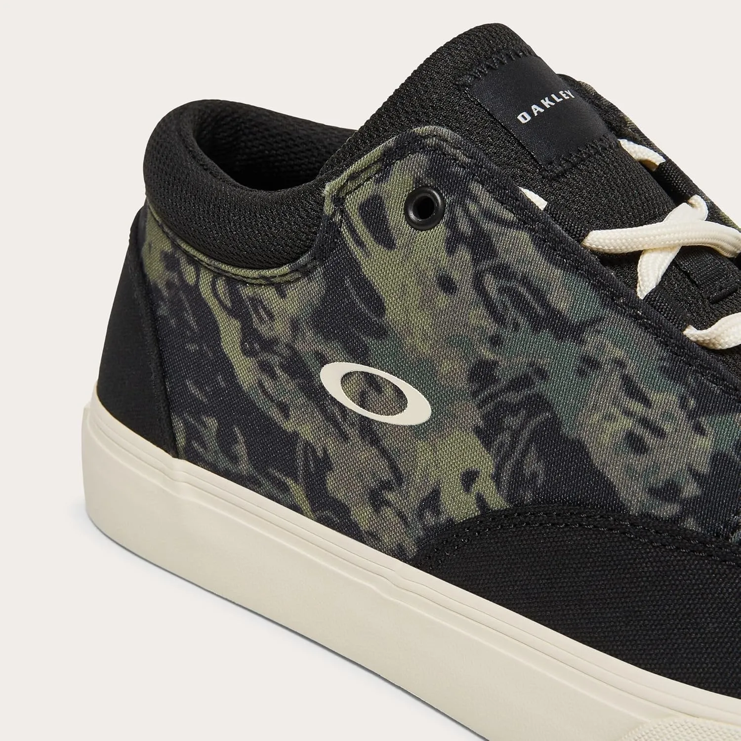 Oakley Men's Banks Low Canvas Sneaker