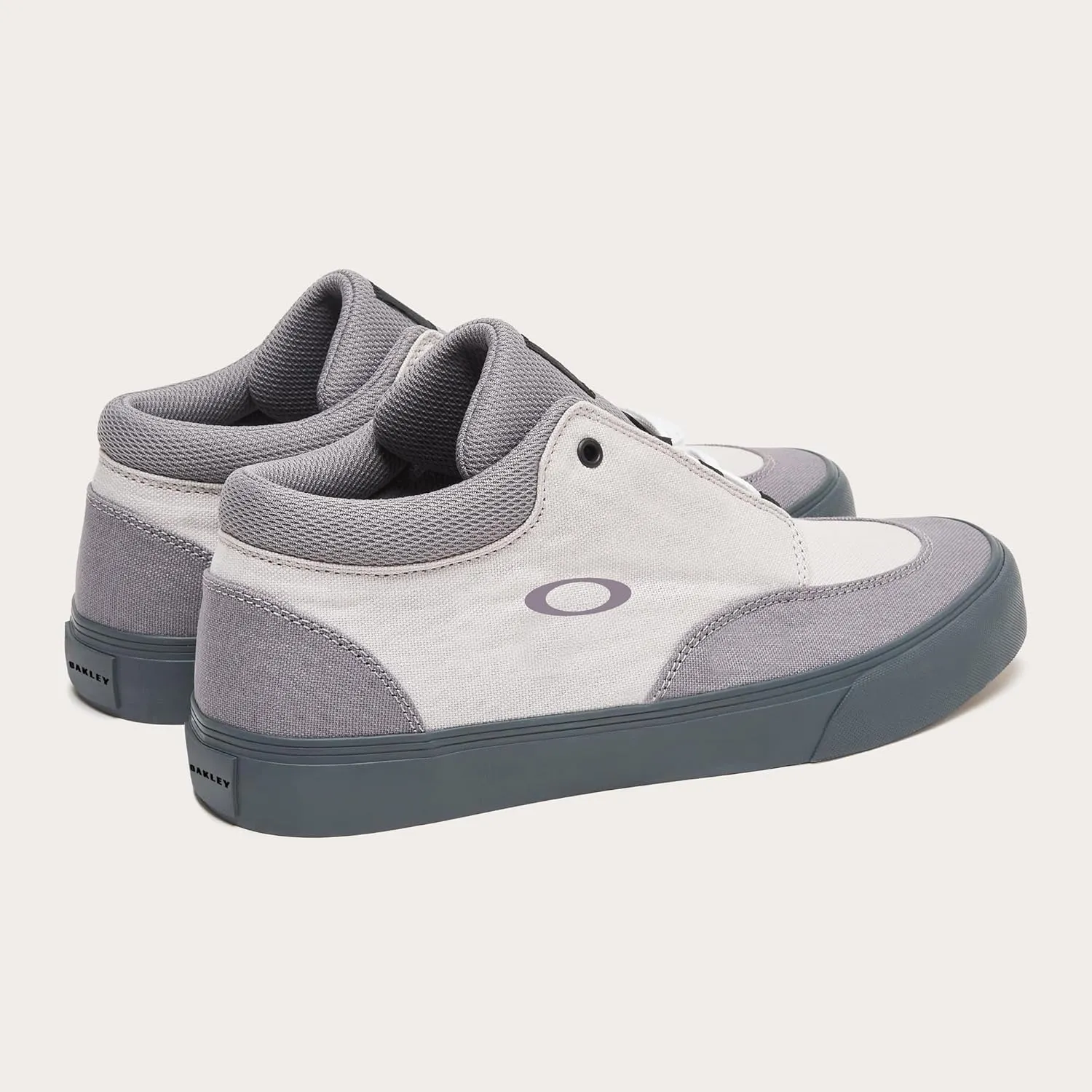 Oakley Men's Banks Low Canvas Sneaker