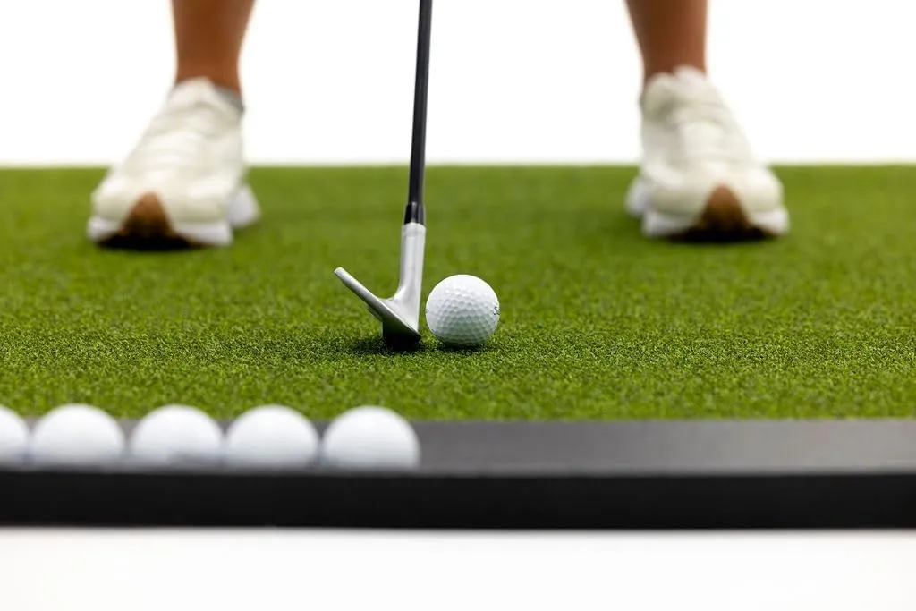 Premium Turf Indoor/Outdoor Golf Mat. Bonus Tray   3 Tees