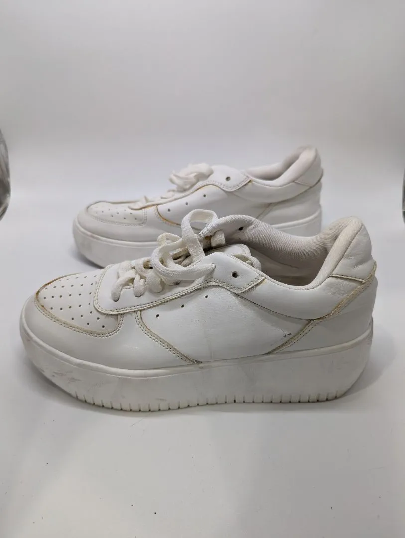 Steve Madden White Leather Sneaker