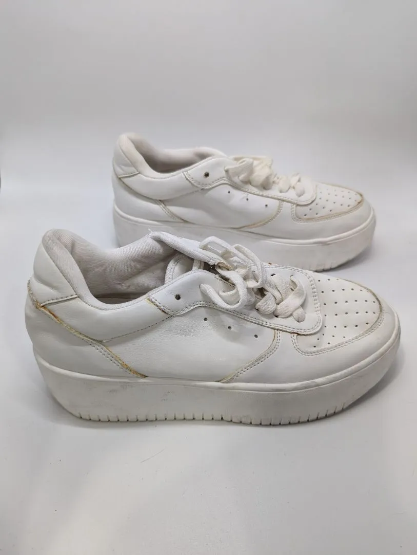 Steve Madden White Leather Sneaker