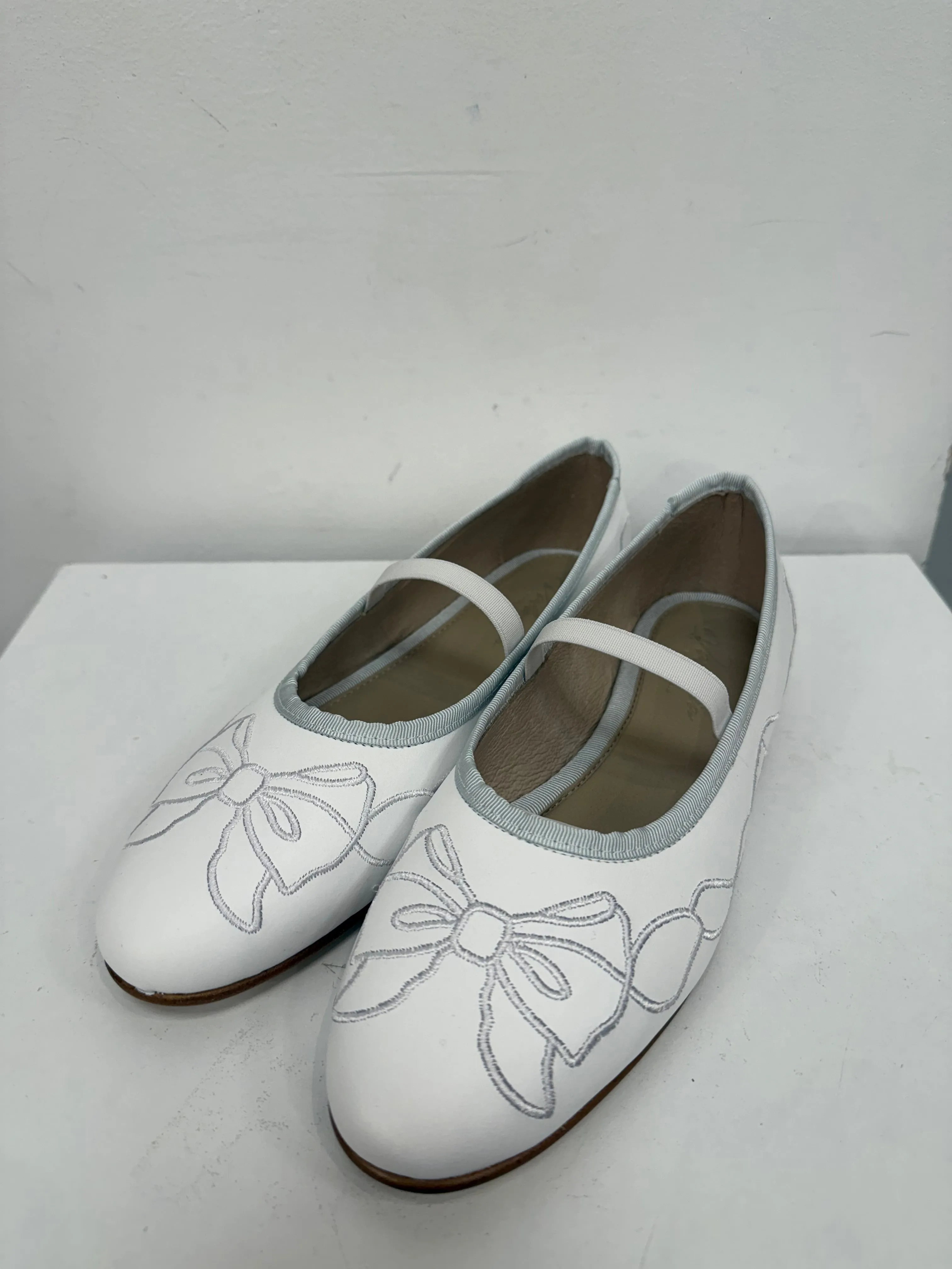Valencia White  Elastic Flat