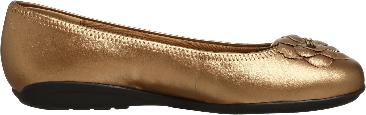 Walking Cradles Women's Trina Flat w/Flower
