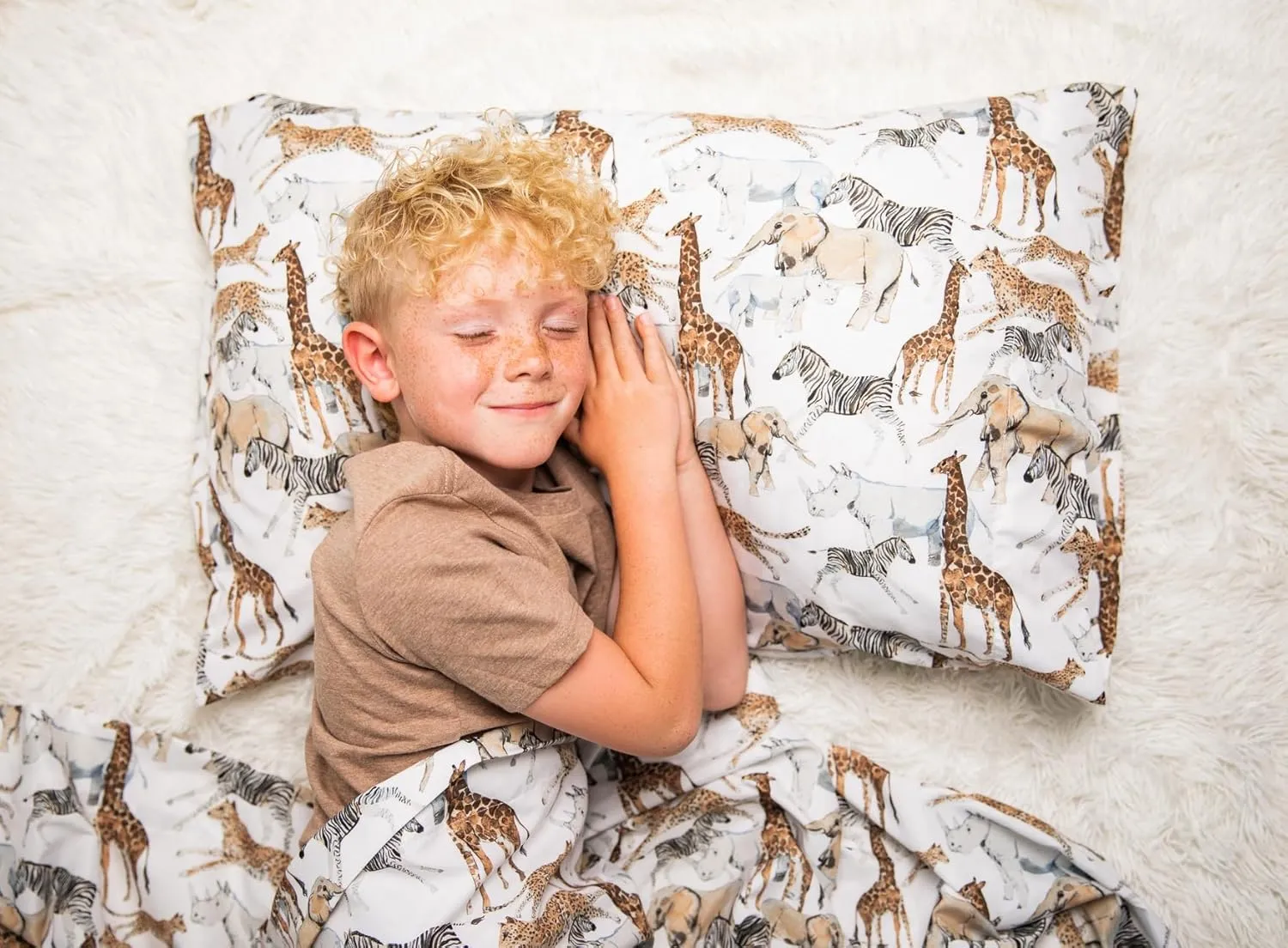 Where The Polka Dots Roam Safari Animals Full Bedsheet Set for Kids - Jungle Adventure Bedding for Explorers, Includes Fitted Sheet, Flat Sheet and Pillowcases - Wildlife Wonders Decor for Boys Room